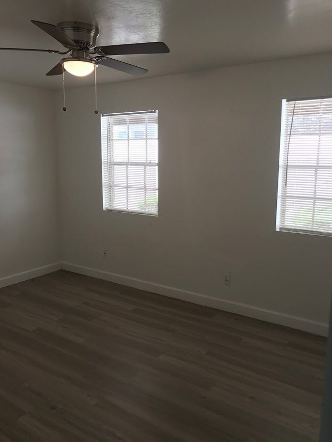 Building Photo - 316 S Hardy Dr