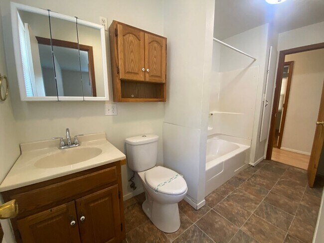 Building Photo - 4 Bedroom, 2 Bath Single Family Home