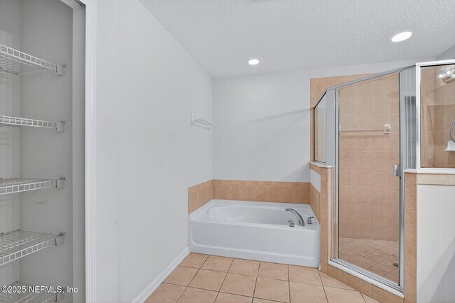 Foto del edificio - 3880 Buckthorne Dr