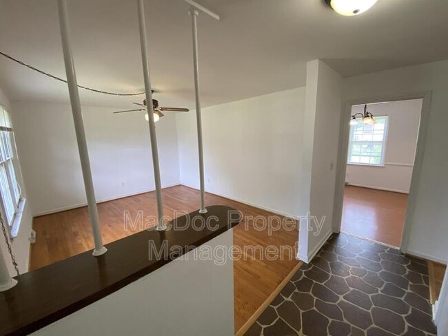 Building Photo - 1804 Sherwood Dr