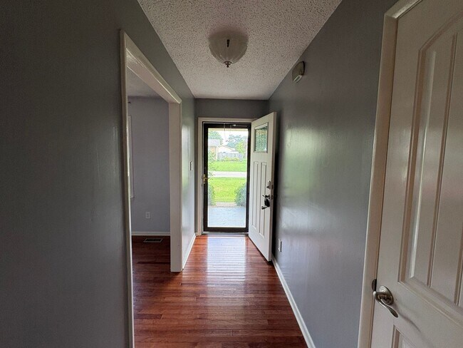 Foto del edificio - 125 Meadow Dr