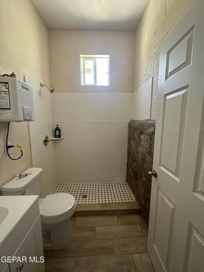 Foto del edificio - 4640 La Luz Ave