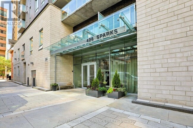 Building Photo - 428 Sparks St.