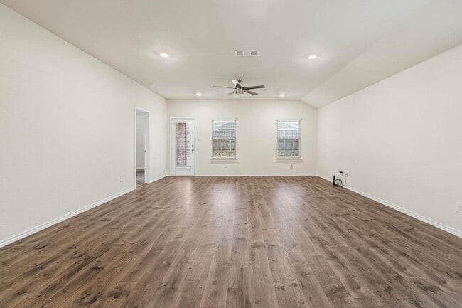 Building Photo - 2120 Tulipwood Dr