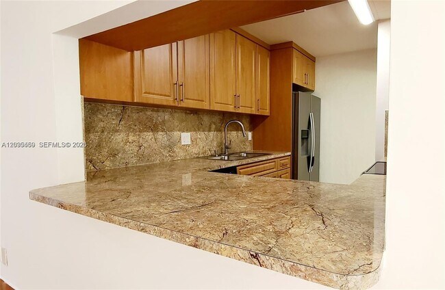 Foto del edificio - 9410 Live Oak Pl
