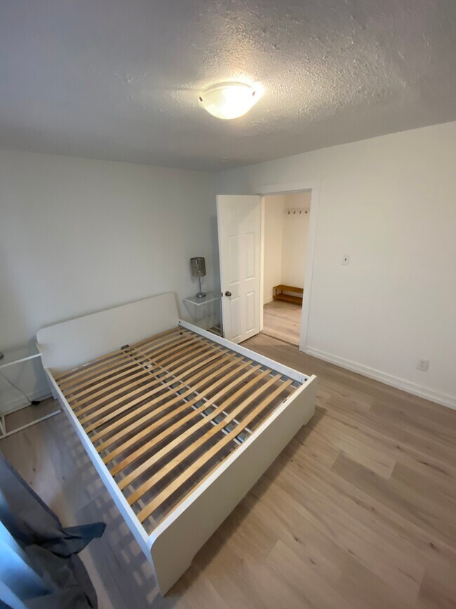 Photo du bâtiment - INCLUSIVE 2 bedroom Upper Unit - Includes ...