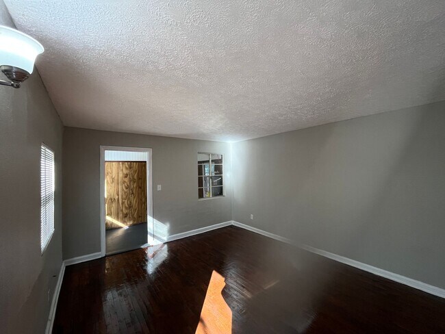 Foto del edificio - **ON HOLD**Total Electric - 2 Bedroom / 1 ...