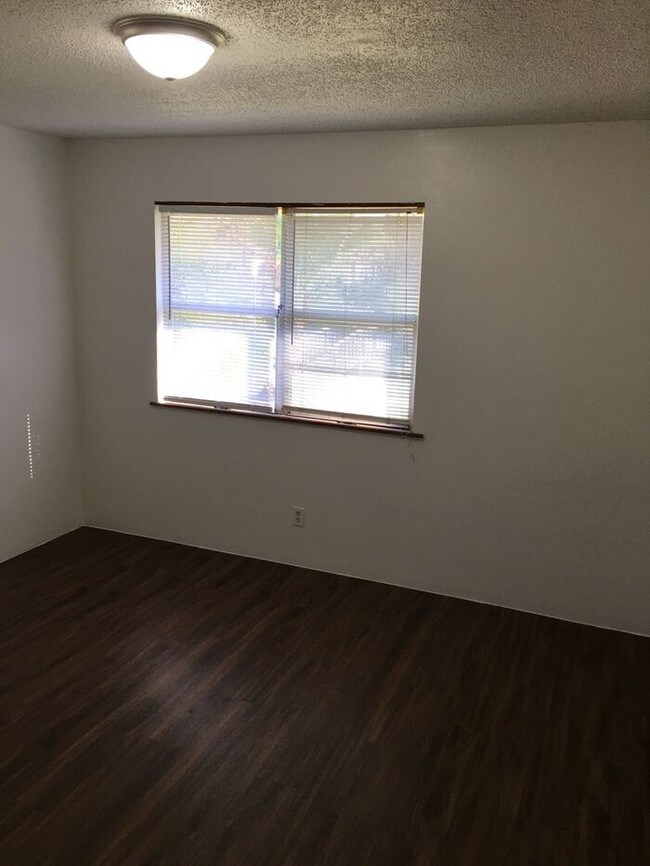 Building Photo - 3/1 For Rent in Deland for $1,300/mo