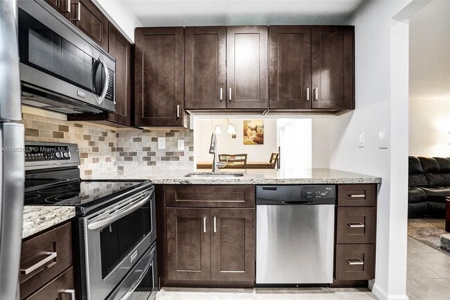 Building Photo - 2725 S Oakland Forest Dr