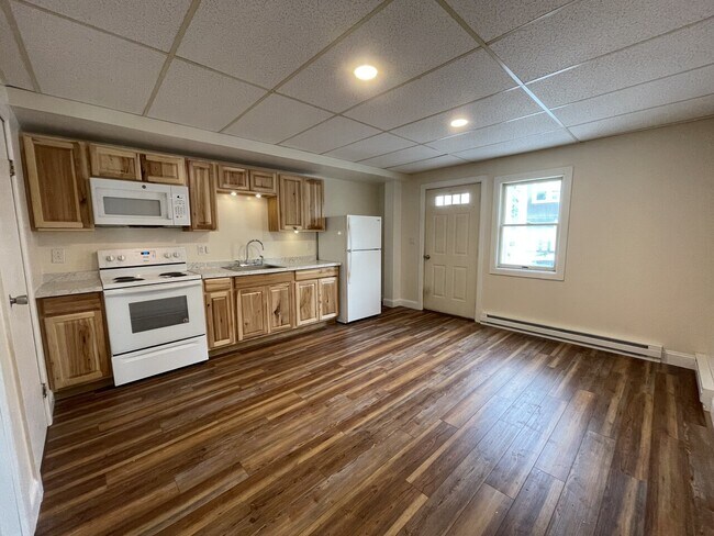 Building Photo - Triplex