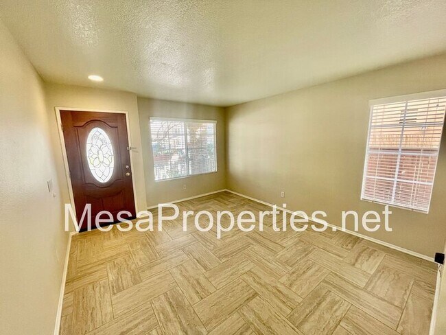 Foto del edificio - 387 Freedom Ave