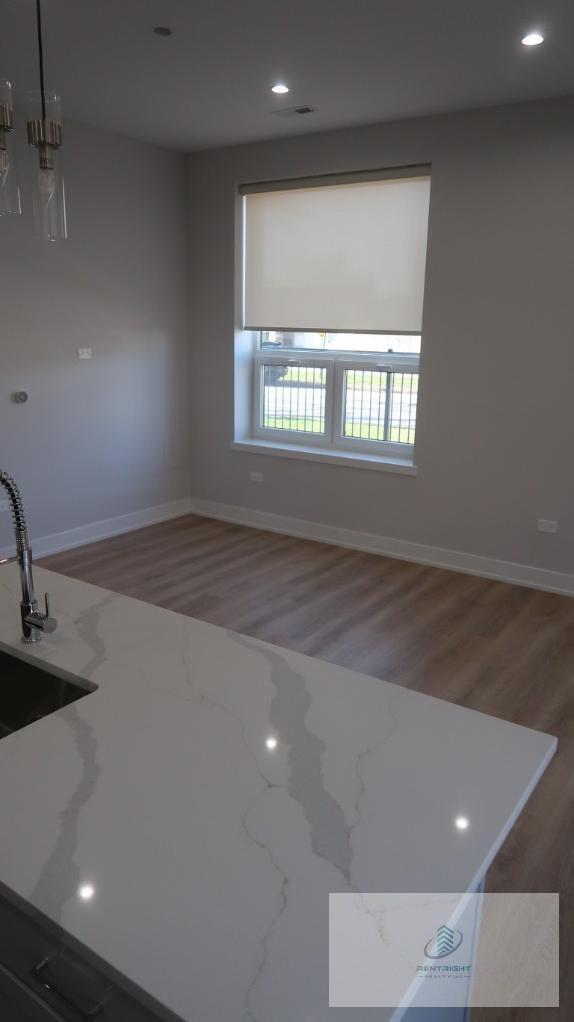 Building Photo - 2 bedroom in CHICAGO IL 60630