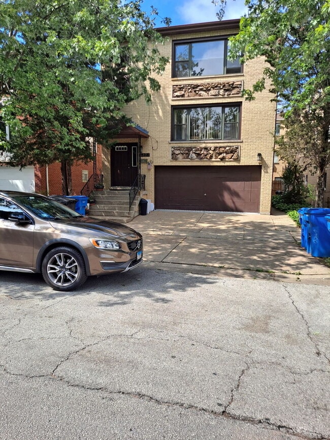 Building Photo - 6404 W Dakin St