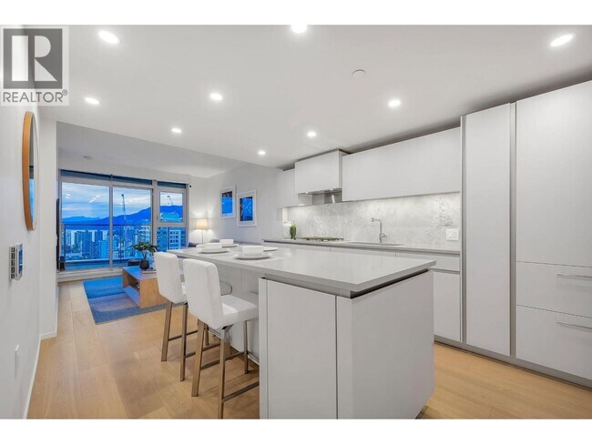 Building Photo - 889 Pacific St