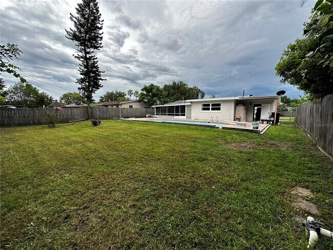 Building Photo - 10929 Fernando St