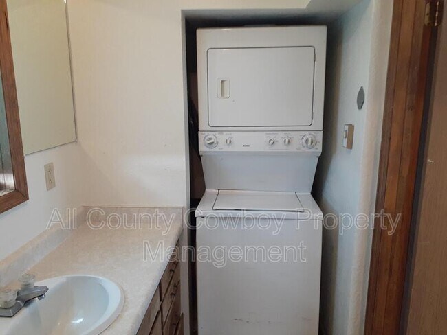 Building Photo - 4631 E Oriole Ln