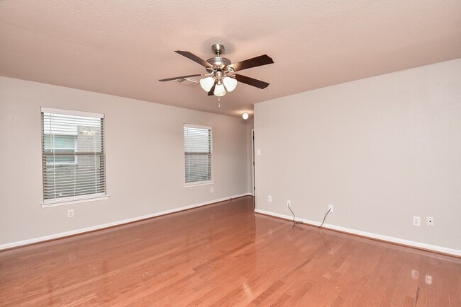 Foto del edificio - 15327 Mission Oak Dr