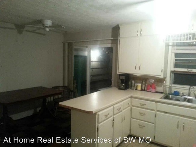 Foto del edificio - 1420 E Walnut St