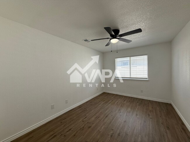 Building Photo - 5823 Midcrown Dr