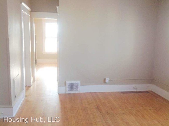 Building Photo - 942 Sherburne Ave