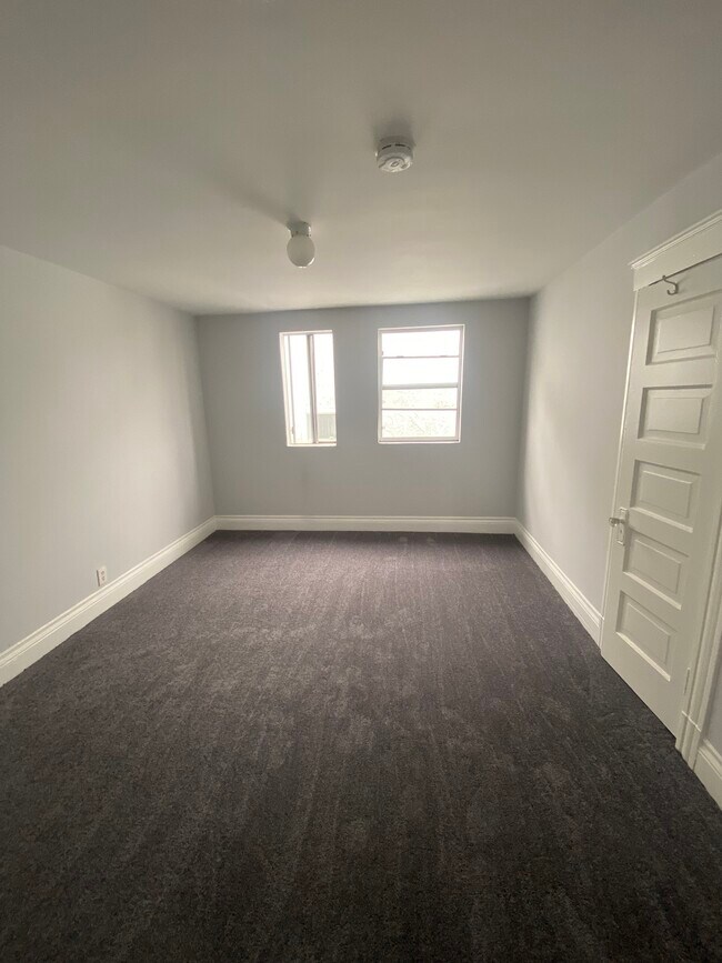 Foto del edificio - 1755 Pine Ave