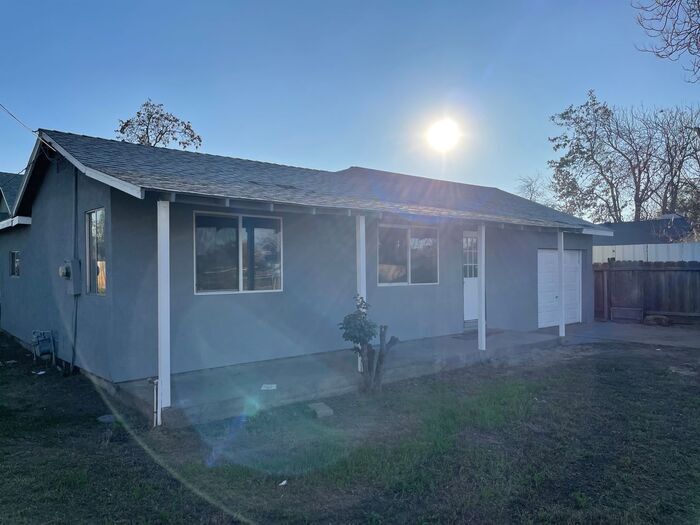 Building Photo - 506 E Hatch Rd
