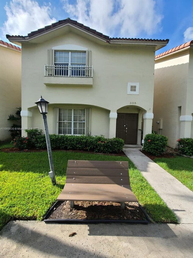 Primary Photo - 305 NW 109th Ave