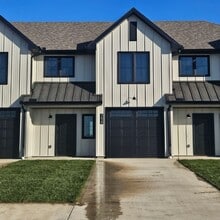 Building Photo - 363 SE 70 Rd