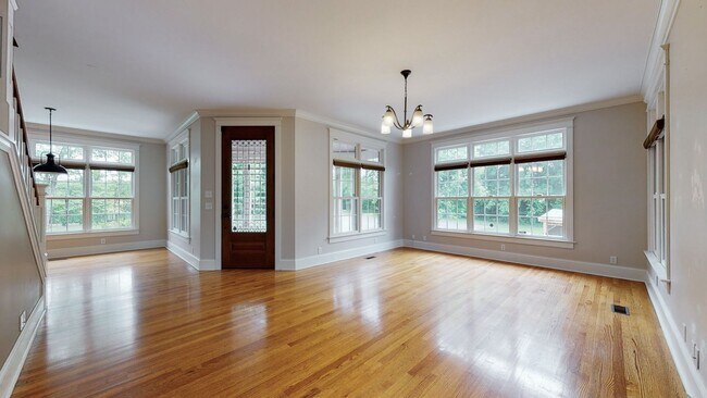 Building Photo - Stunning Lewisburg Home