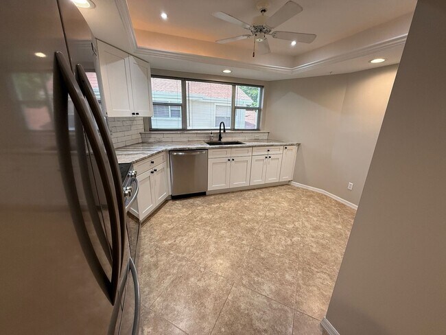 Foto del edificio - ANNUAL RENTAL - CRESCENT LAKE-3 BED 2 BATH W/GARAGE