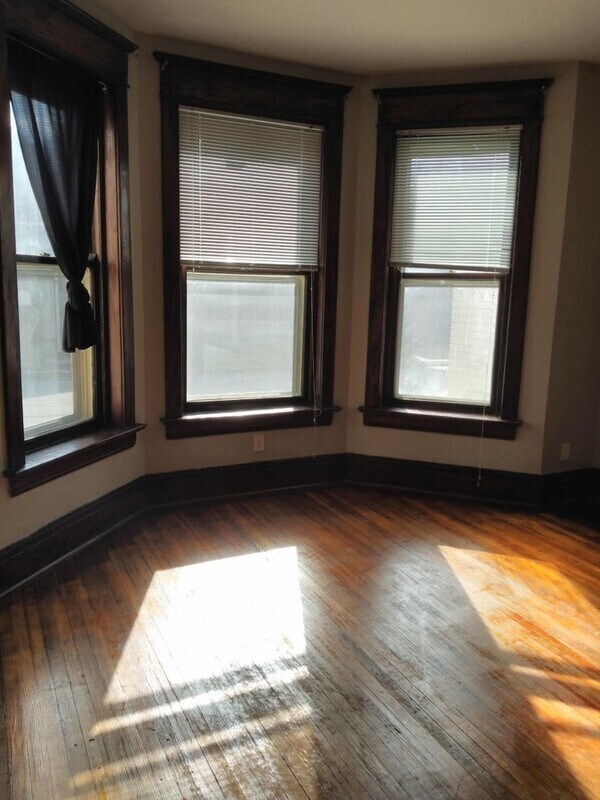 Building Photo - 606 W 3rd St