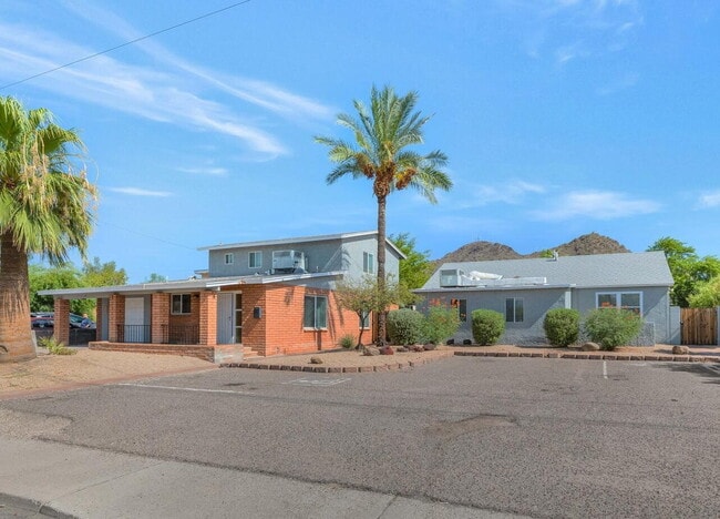 Foto del edificio - UPDATED PHOENIX RENTAL – 3 BED, 2 BATH NEA...