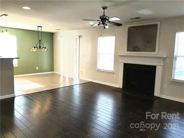 Building Photo - 10826 Mountain Springs Dr