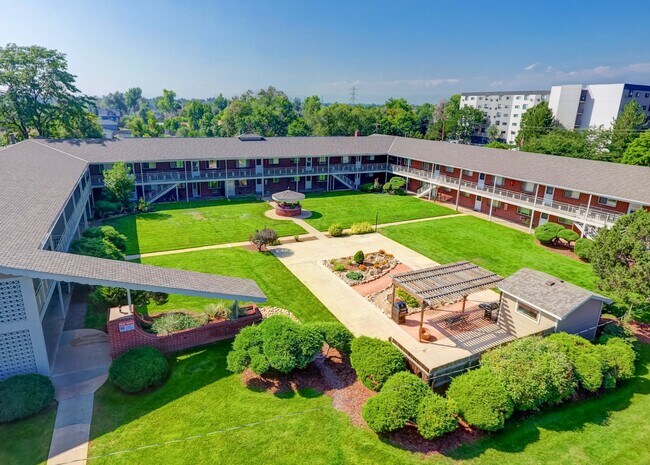 Foto del edificio - 375 S Depew St