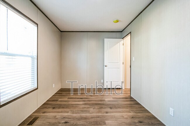 Foto del edificio - 1915 Cardell Rd