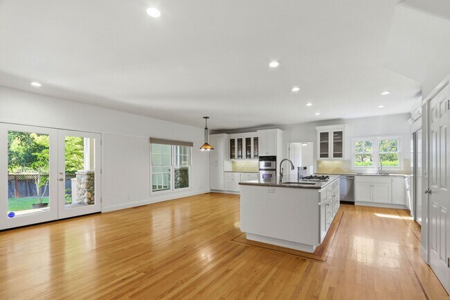 Building Photo - Gorgeous 5-Bedroom Los Gatos Home
