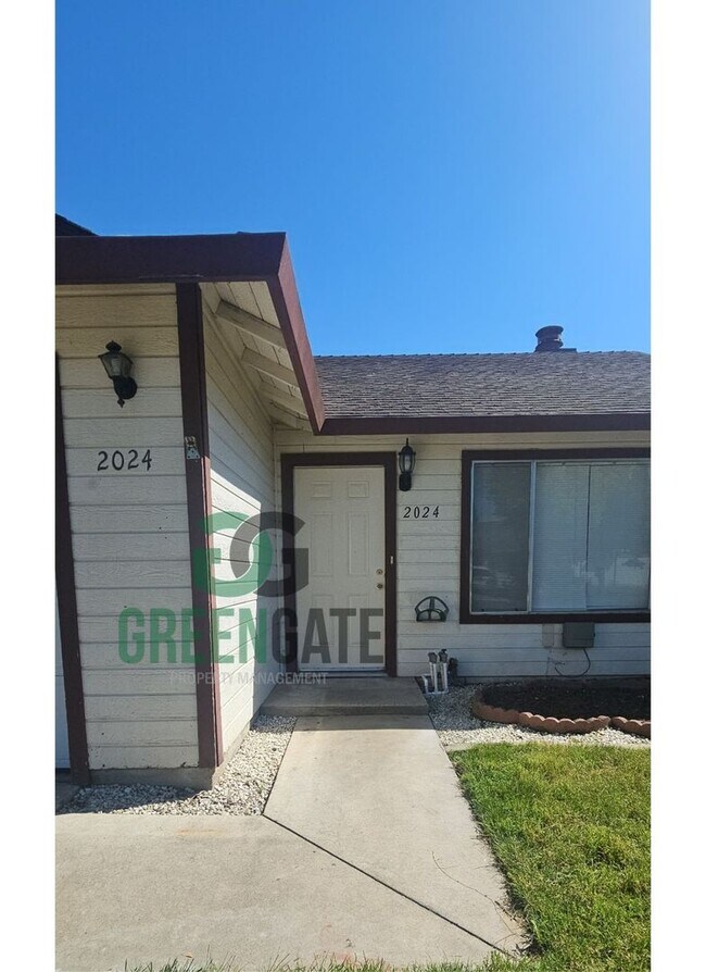 Foto del edificio - 3 BEDROOM 2 BATH HOME MOVE IN READY IN North MODESTO!