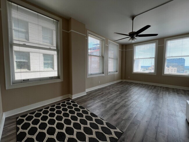 Foto del edificio - 300 S 16th St