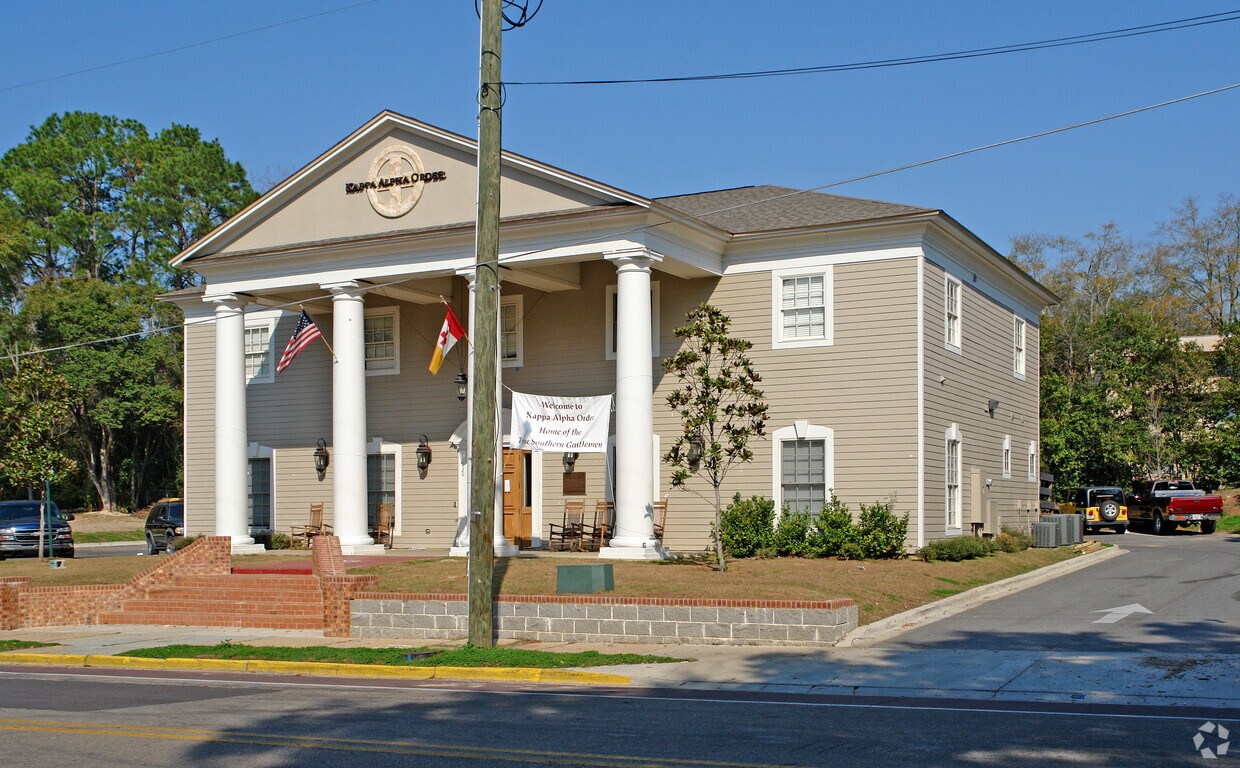 Building Photo - 418-420 W College Ave