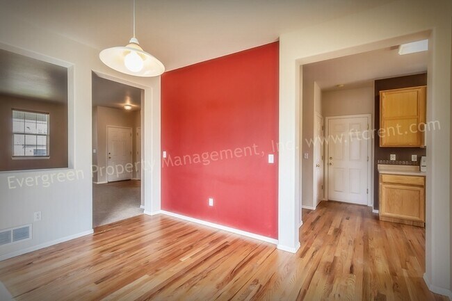 Building Photo - Spacious & Stylish 4-Bedroom Home with Pri...