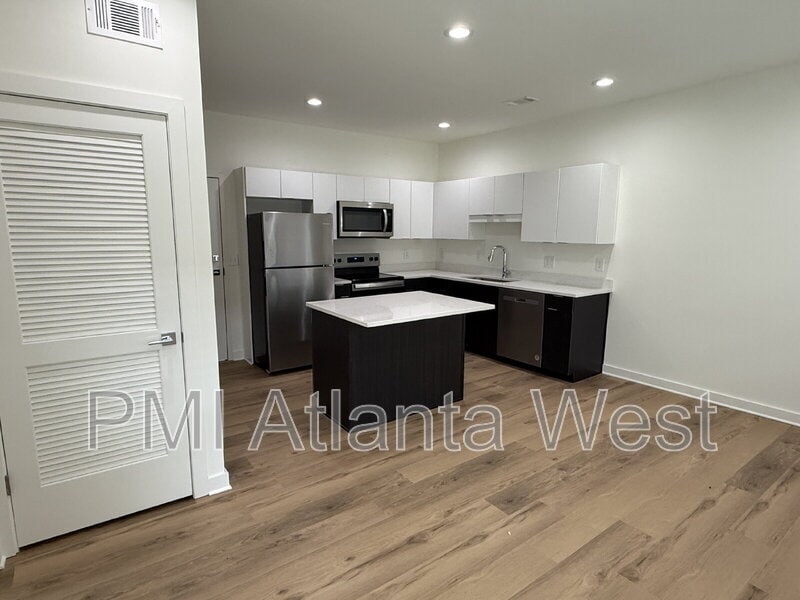 Photo - 750 Cascade Place SW