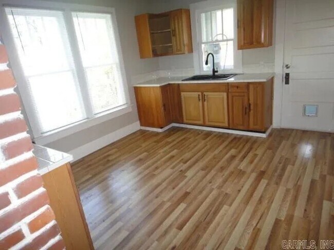 Building Photo - 2 Bed/ 1 Bath Home • Newport