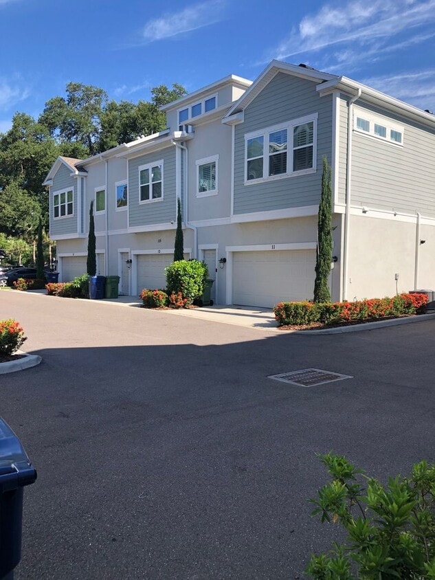 Primary Photo - 115 N Arrawana Ave