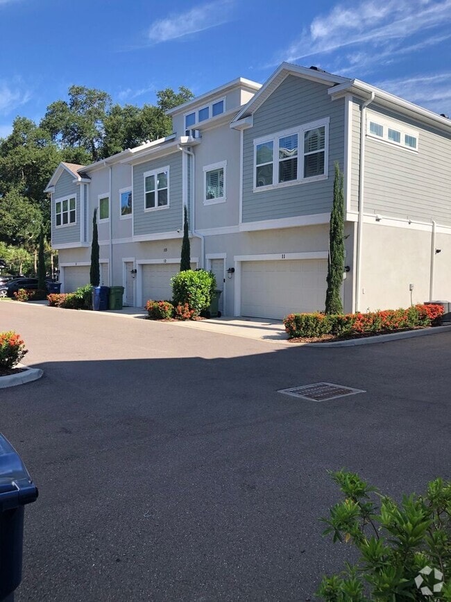 Building Photo - 115 N Arrawana Ave
