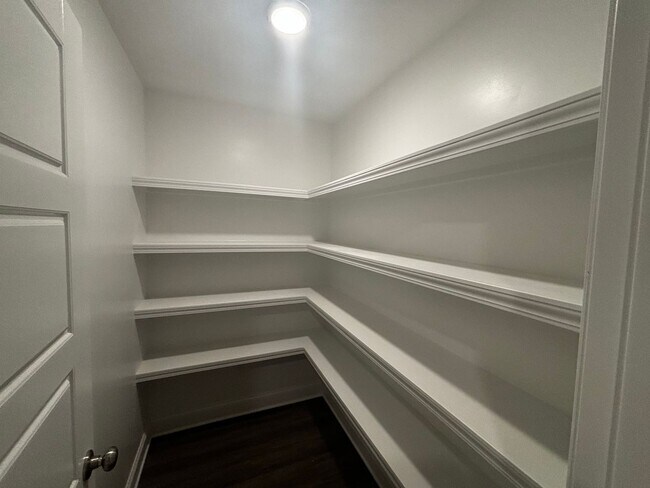 Foto del edificio - ****JUST REDUCED!!PLUS 1ST MONTHS RENT IS ...