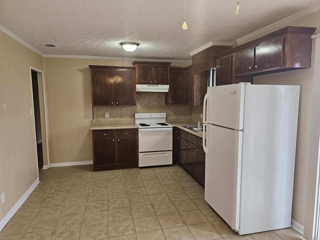 Kitchen from side door - 2653 Seven Oaks Rd