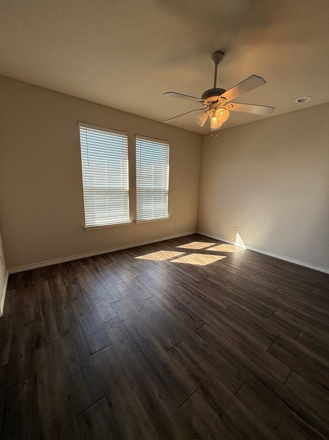 Foto del edificio - 1208 Country Club Rd