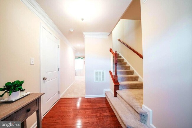 Building Photo - 2111 Elm Tree Knoll