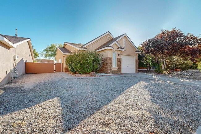 Foto del edificio - 8320 Springcroft Rd NW