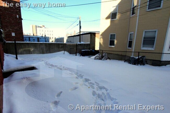 Foto del edificio - 16 Webster Ave